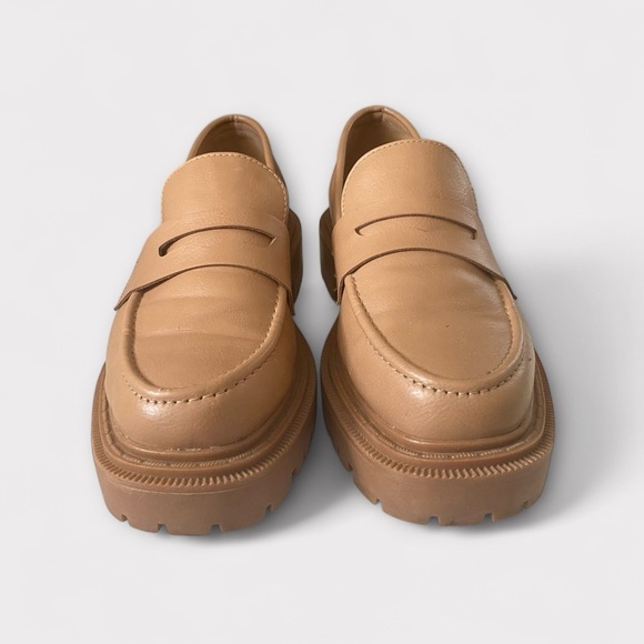 American Eagle Tan Lug Loafer with Chunky Platform Heel. - Picture 2 of 6